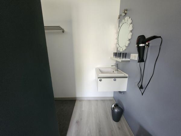 2 VILLAS NEUVES raccordables - plain-pied - grand jardin plat - piscine chauffée - accès vélo - sud Vinezac (07110)