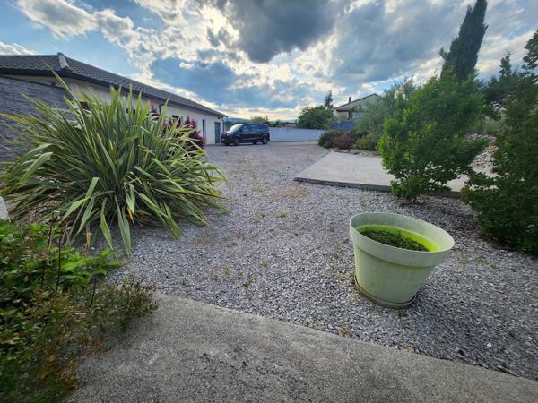 2 VILLAS NEUVES raccordables - plain-pied - grand jardin plat - piscine chauffée - accès vélo - sud Vinezac (07110)