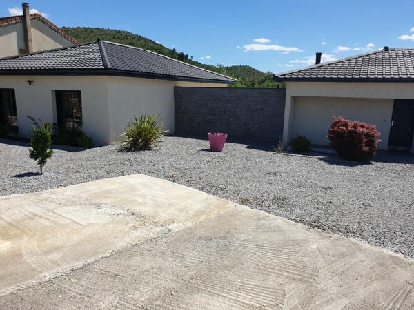 2 VILLAS NEUVES raccordables - plain-pied - grand jardin plat - piscine chauffée - accès vélo - sud Vinezac (07110)