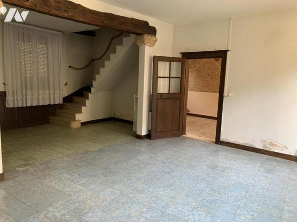 MAISON ANCIENNE DE VILLAGE AVEC DEPENDANCES