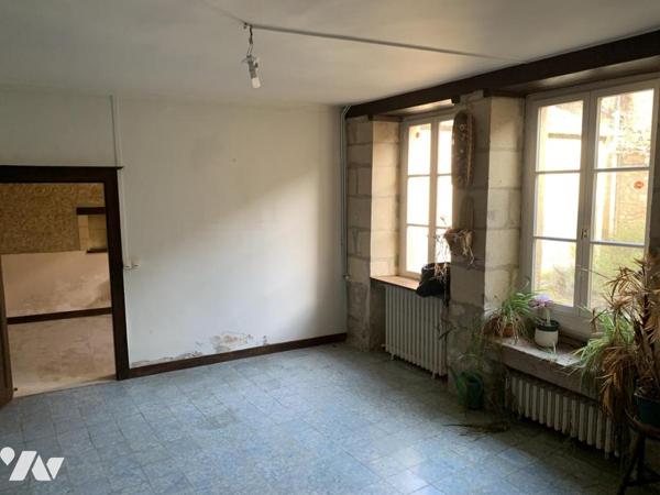 MAISON ANCIENNE DE VILLAGE AVEC DEPENDANCES