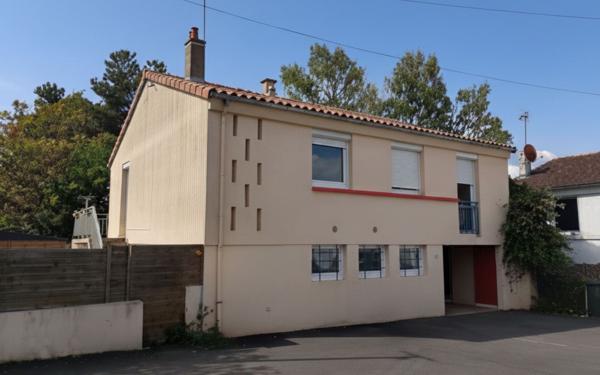 Maison à vendre    6 pièces • 136 m2 Saint-Benoît