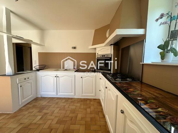 À vendre : Superbe corps de ferme rénové – Charme, volumes et confort au cœur de la nature!!