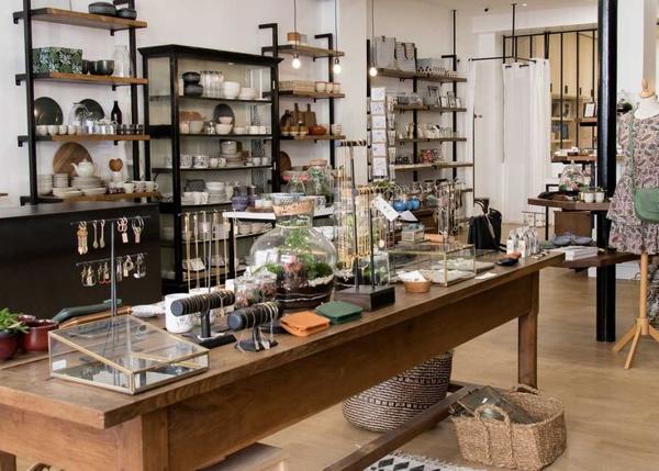 Murs commerciaux - Montrond Les Bains -74 m² - emplacement n°1 - loués 900€ par mois