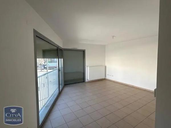 Appartement à louer 2 pièces 64.4m²