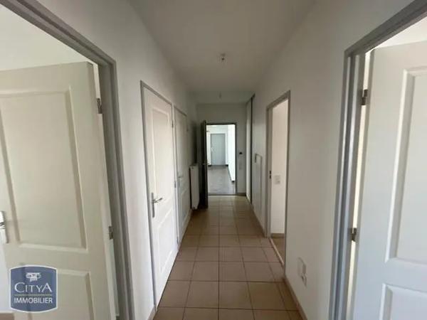 Appartement à louer 2 pièces 64.4m²