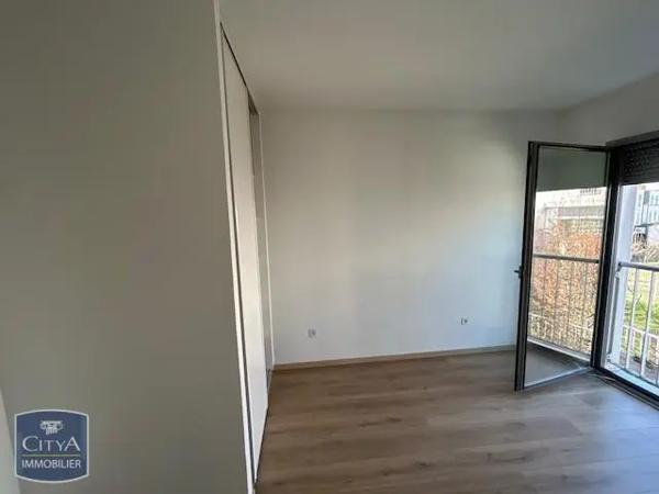 Appartement à louer 2 pièces 64.4m²