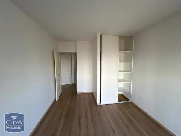 Appartement à louer 2 pièces 64.4m²