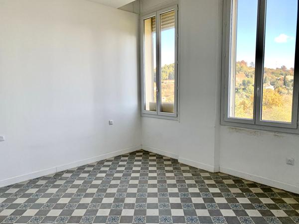 A vendre  appartement de type 3 rénové à Marseille 13011 - Quartier LES CAILLOLS / La Pomme