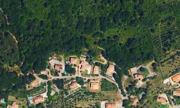 MEYRANNES (30) A vendre terrain d'une superficie de 9849m2 dont 868m2 à bâtir borné récemment et châtaigneraie.