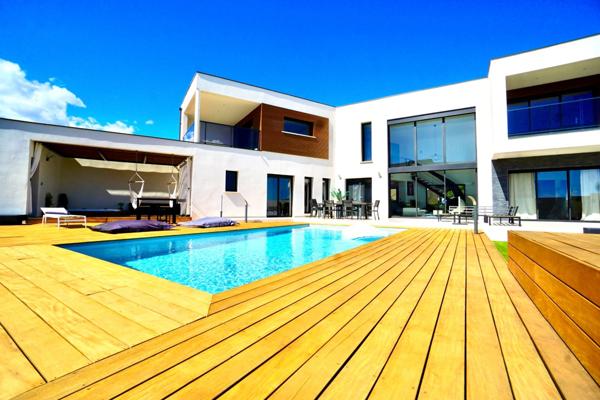 EXCEPTIONNELLE VILLA D’ARCHITECTE – PRESTATIONS HAUT DE GAMME – AIGUES-MORTES