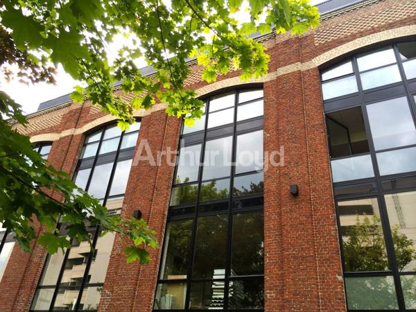 Bureaux rénovés à louer à La Madeleine - Immeuble de caractère avec locaux fonctionnels