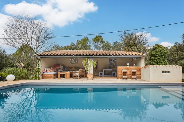 Maison Rognes 6 pièces 207 m2 sur parc arboré avce piscine et T2 totalement indépendant