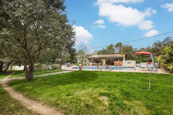 Maison Rognes 6 pièces 207 m2 sur parc arboré avce piscine et T2 totalement indépendant
