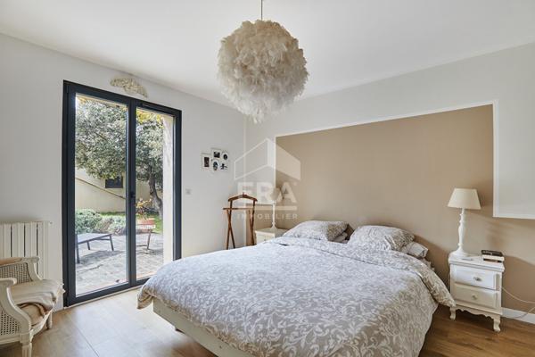 Maison Rognes 6 pièces 207 m2 sur parc arboré avce piscine et T2 totalement indépendant