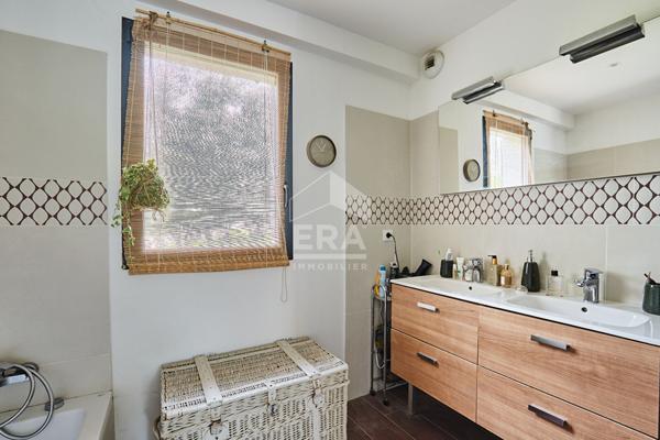 Maison Rognes 6 pièces 207 m2 sur parc arboré avce piscine et T2 totalement indépendant