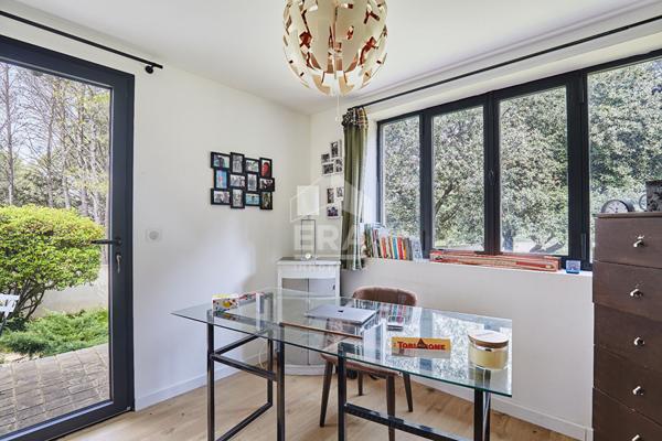 Maison Rognes 6 pièces 207 m2 sur parc arboré avce piscine et T2 totalement indépendant