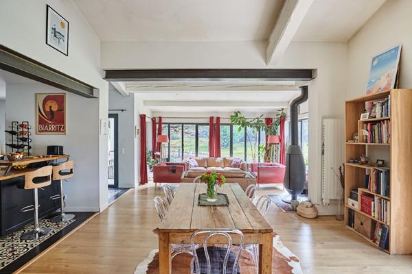 Maison Rognes 6 pièces 207 m2 sur parc arboré avce piscine et T2 totalement indépendant