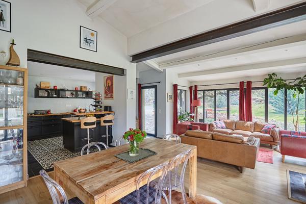 Maison Rognes 6 pièces 207 m2 sur parc arboré avce piscine et T2 totalement indépendant