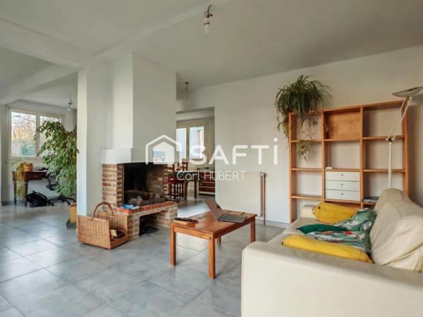 Maison avec garage et jardin