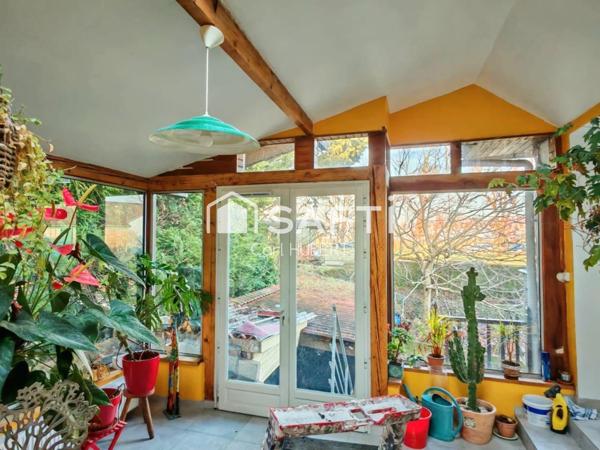 Maison avec garage et jardin