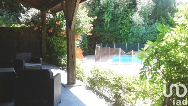 Maison 9 pièces de 260 m² à Arès (33740)