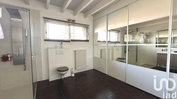 Maison 9 pièces de 260 m² à Arès (33740)