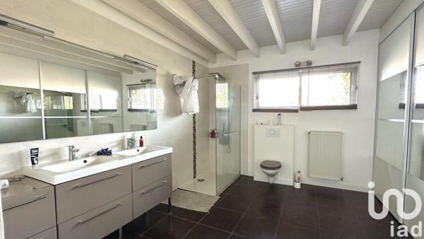 Maison 9 pièces de 260 m² à Arès (33740)