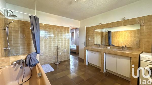 Maison 9 pièces de 260 m² à Arès (33740)