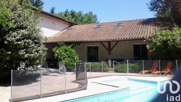 Maison 9 pièces de 260 m² à Arès (33740)