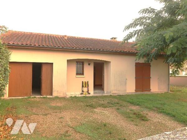 PAVILLON DE PLAIN PIED 98M2 hab comprenant :
- entrée av.plac/pend., WC av.lave-mains, gde cui...