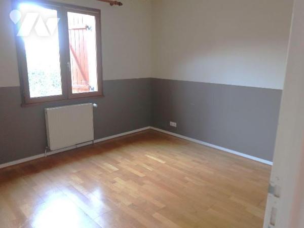 PAVILLON DE PLAIN PIED 98M2 hab comprenant :
- entrée av.plac/pend., WC av.lave-mains, gde cui...