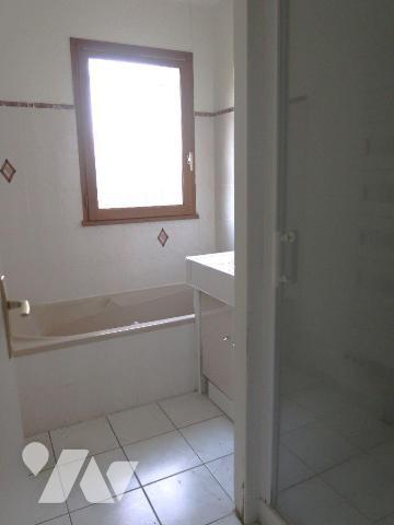 PAVILLON DE PLAIN PIED 98M2 hab comprenant :
- entrée av.plac/pend., WC av.lave-mains, gde cui...