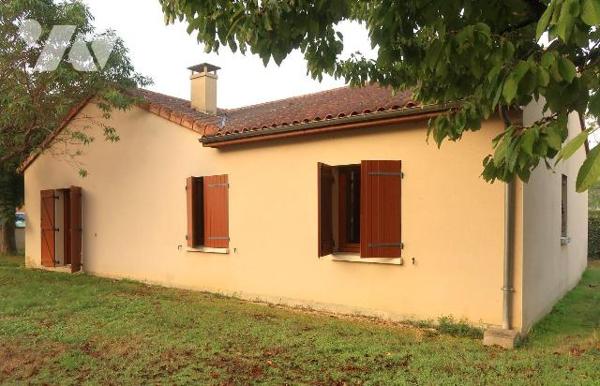 PAVILLON DE PLAIN PIED 98M2 hab comprenant :
- entrée av.plac/pend., WC av.lave-mains, gde cui...