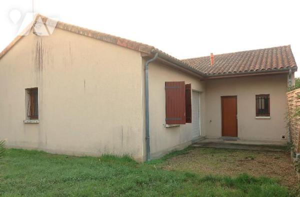PAVILLON DE PLAIN PIED 98M2 hab comprenant :
- entrée av.plac/pend., WC av.lave-mains, gde cui...