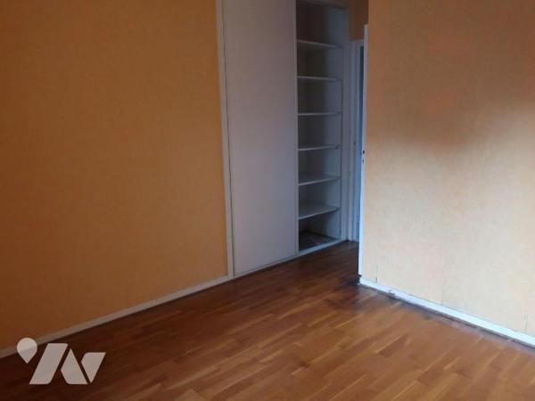 PAVILLON DE PLAIN PIED 98M2 hab comprenant :
- entrée av.plac/pend., WC av.lave-mains, gde cui...