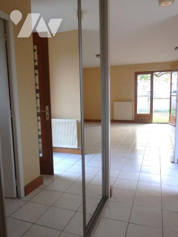 PAVILLON DE PLAIN PIED 98M2 hab comprenant :
- entrée av.plac/pend., WC av.lave-mains, gde cui...