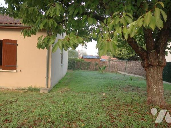 PAVILLON DE PLAIN PIED 98M2 hab comprenant :
- entrée av.plac/pend., WC av.lave-mains, gde cui...