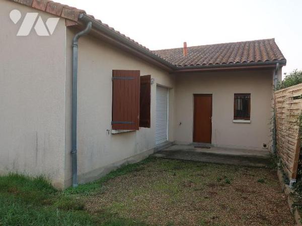 PAVILLON DE PLAIN PIED 98M2 hab comprenant :
- entrée av.plac/pend., WC av.lave-mains, gde cui...