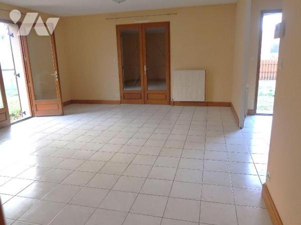 PAVILLON DE PLAIN PIED 98M2 hab comprenant :
- entrée av.plac/pend., WC av.lave-mains, gde cui...