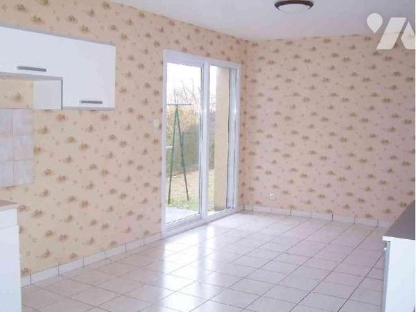 PAVILLON DE PLAIN PIED 98M2 hab comprenant :
- entrée av.plac/pend., WC av.lave-mains, gde cui...