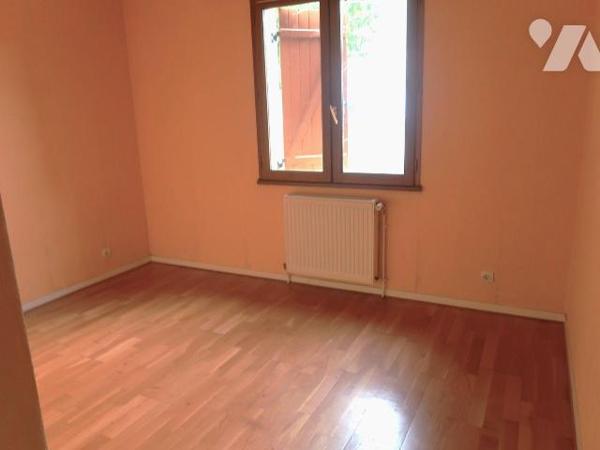 PAVILLON DE PLAIN PIED 98M2 hab comprenant :
- entrée av.plac/pend., WC av.lave-mains, gde cui...