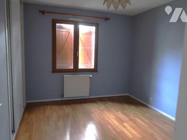 PAVILLON DE PLAIN PIED 98M2 hab comprenant :
- entrée av.plac/pend., WC av.lave-mains, gde cui...