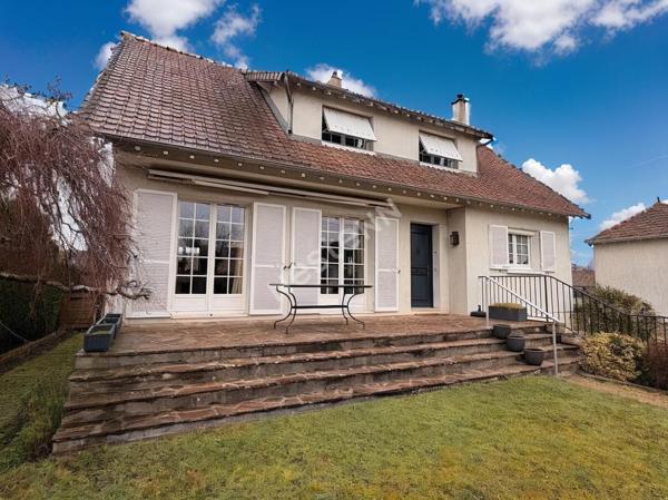 Maison 7 pièces d'environ 145 m2 rue calme proche centre ville