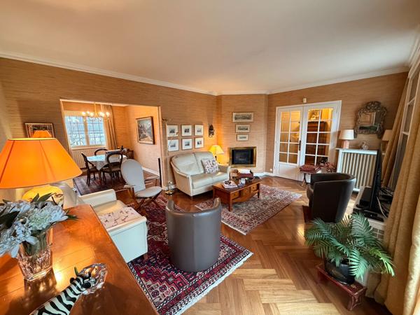 Maison 7 pièces d'environ 145 m2 rue calme proche centre ville