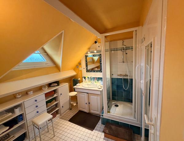 Maison 7 pièces d'environ 145 m2 rue calme proche centre ville