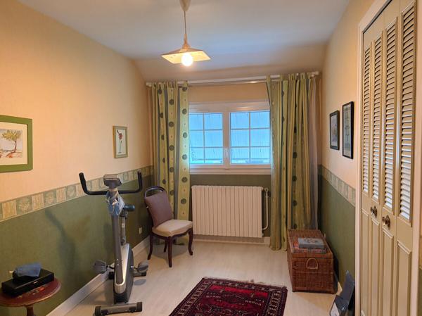 Maison 7 pièces d'environ 145 m2 rue calme proche centre ville