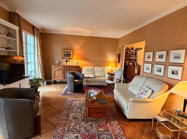 Maison 7 pièces d'environ 145 m2 rue calme proche centre ville