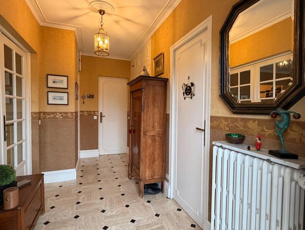 Maison 7 pièces d'environ 145 m2 rue calme proche centre ville