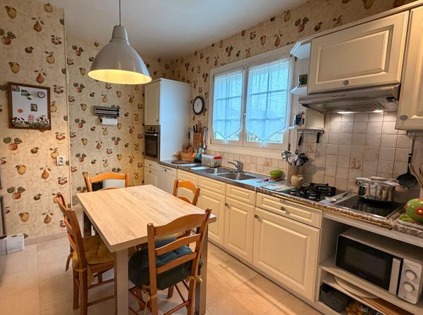 Maison 7 pièces d'environ 145 m2 rue calme proche centre ville